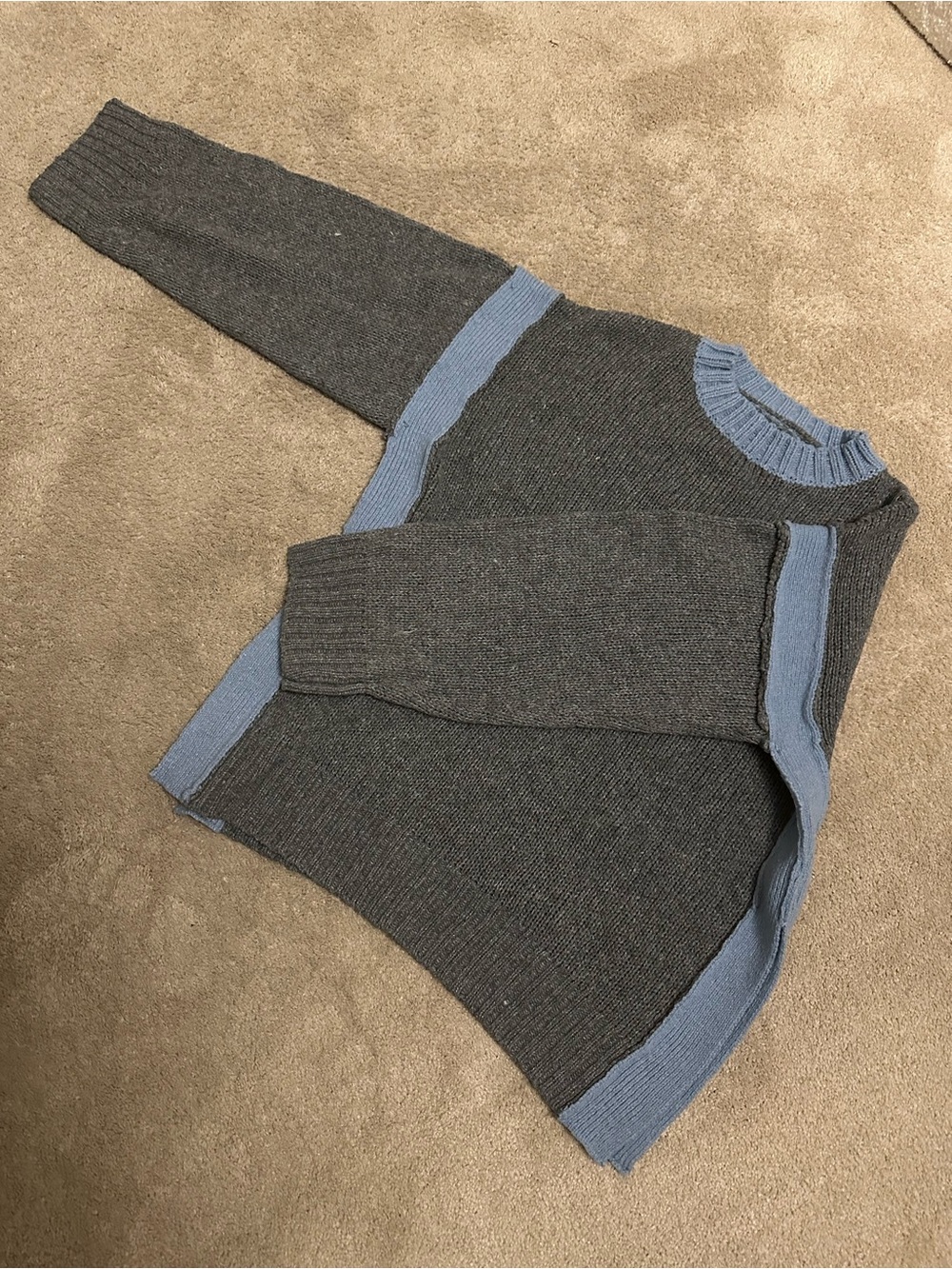 Contrast-Trim Crewneck Sweater in Gray and Light Blue - Women